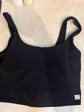 Vuori Black Scoop Crop Tank